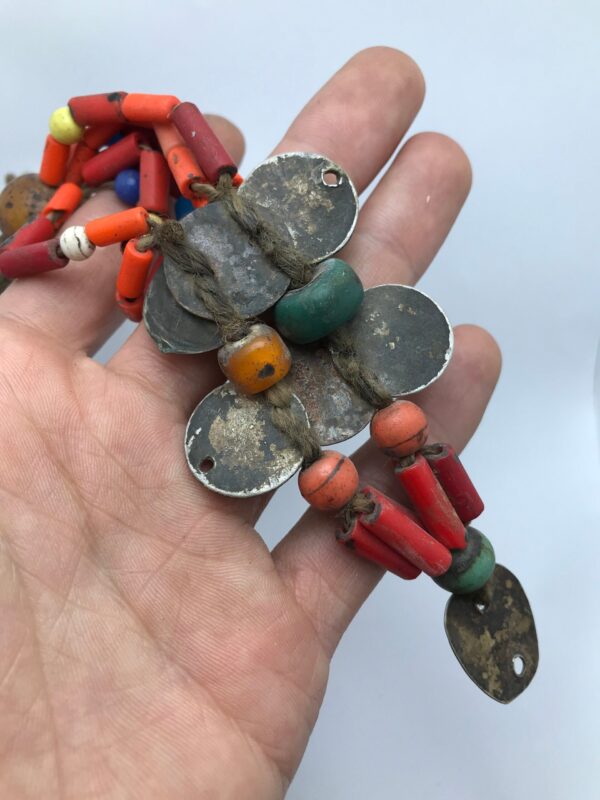 bijoux marocaine,Ornement de natte en corail ,Oulad Yahya, Vallée du Draa corail et ancienne monnaie