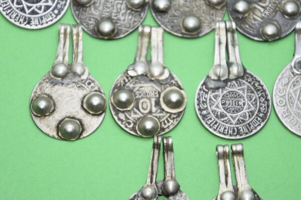 ancienne pendentifs monnaie pour collier, old currency ,vintage,old pendent beads for necklace , ancien monnaie pendentifs pour collier