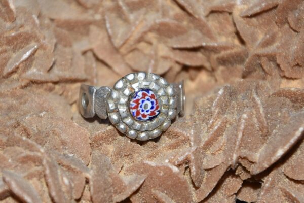 touareg ring silver old,ancienne bague touareg avec chevron beads glass ancienn,ethnique chivron bead africcan ,africcan rings silver